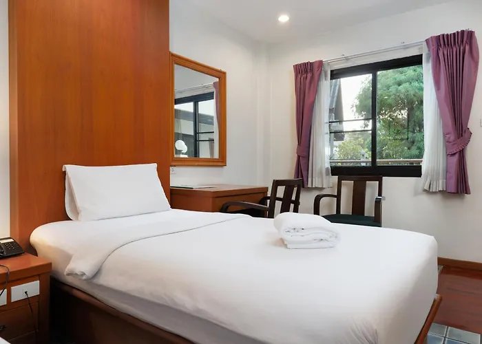 Charlie House Pin Klao Hotel